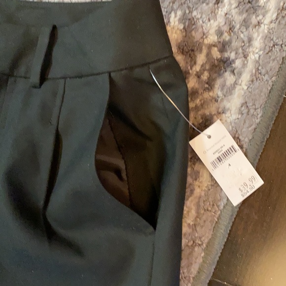 Gap mini skirt with pockets.  Size 4.  Black. - Picture 5 of 10